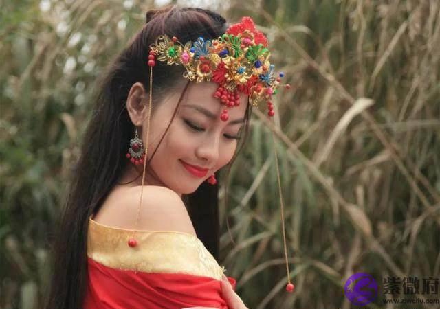 一字肩服饰是现代装专属？这些女星穿上古装一字肩更有魅力！