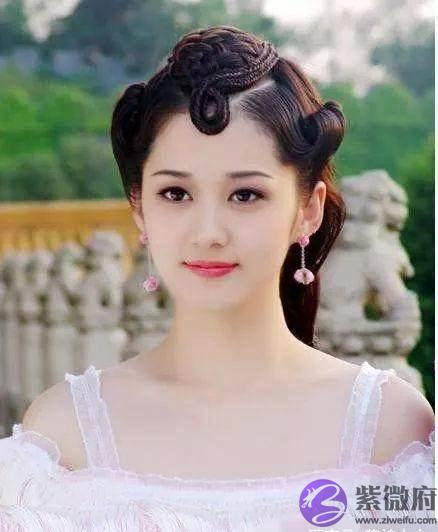 一字肩服饰是现代装专属？这些女星穿上古装一字肩更有魅力！