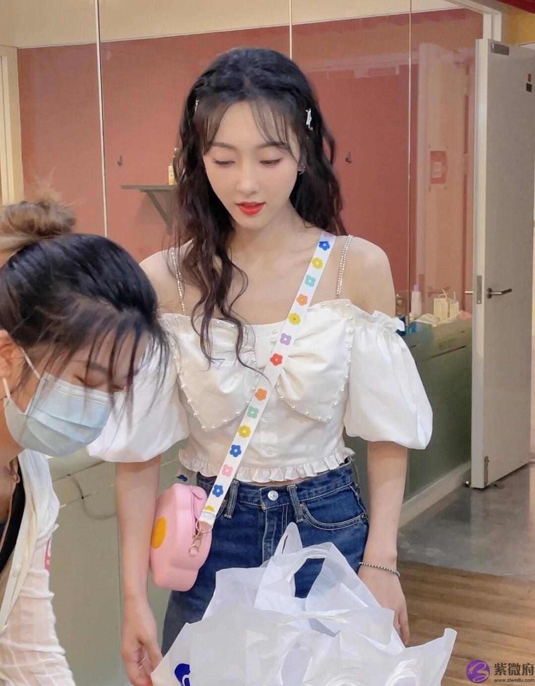 为什麽别人穿一字肩是美少女，而你一穿就是体宽体胖