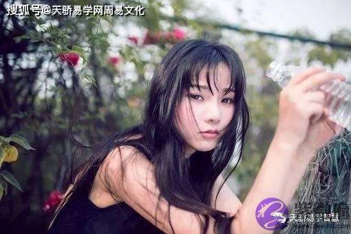 生辰没有桃花的女命：女命没有官星与丈夫缘浅