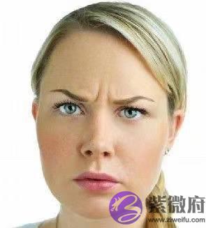 额头生辰纹的女人面相