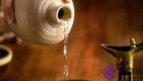 买白酒，1字头2字头要分清！2种区别大，很多人不懂，难怪总买错