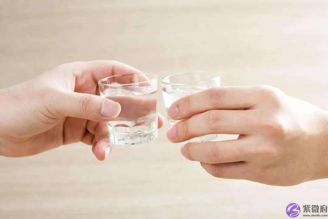 买白酒时要注意，1字头和2字头有区别，8成人不懂，难怪买到假酒