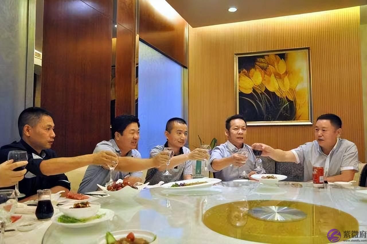 买白酒时要注意，1字头和2字头有区别，8成人不懂，难怪买到假酒